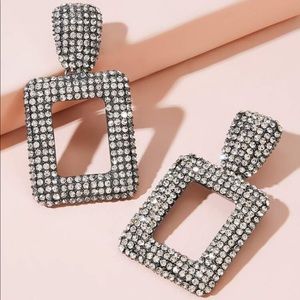Gorgeous Rhinestone Pendant Earring